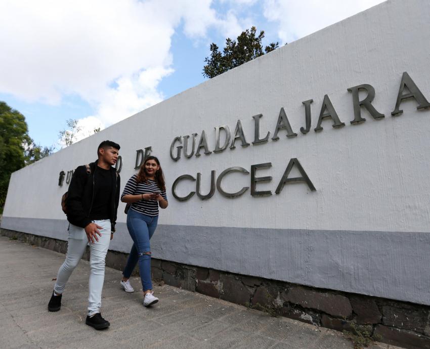 UdeG se consolida como la universidad pública con más egresados de excelencia en examen de Ceneval