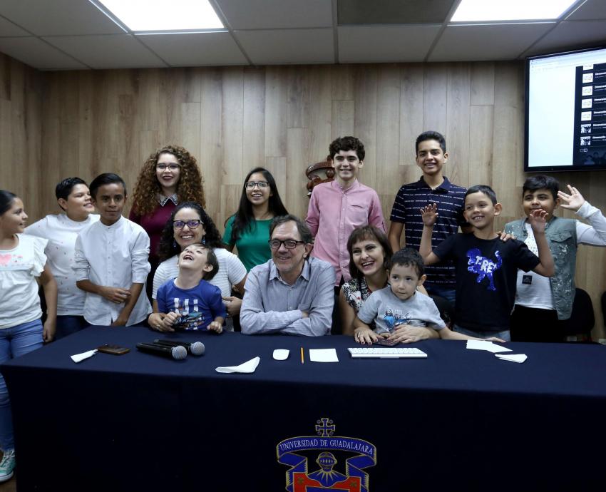 Radio UdeG festeja 18 años de “Dimensión colorida”