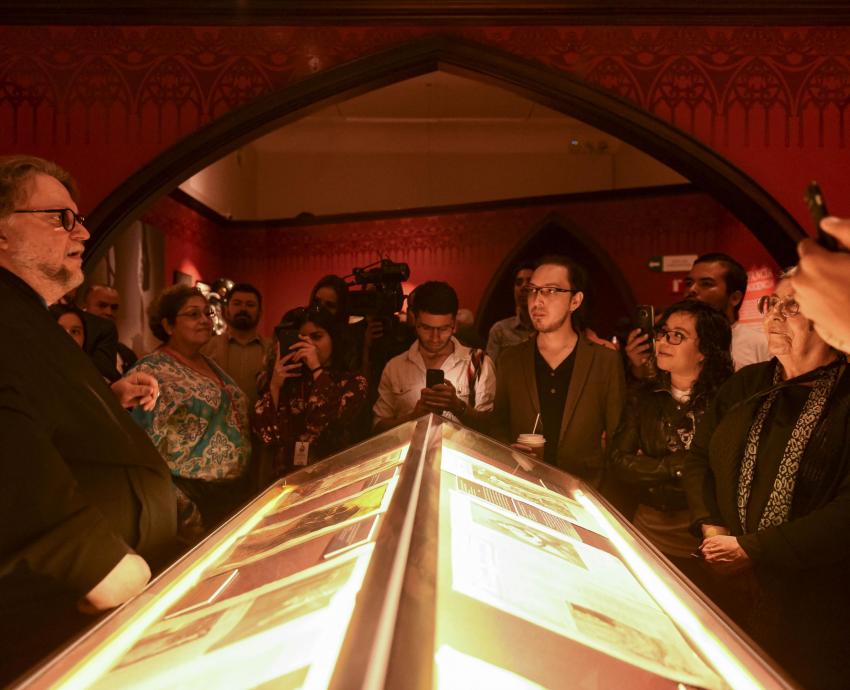 Guillermo del Toro guía recorridos “En casa con mis monstruos”