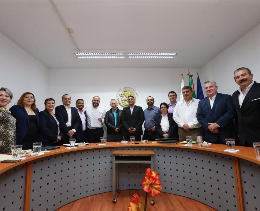 Oficializa Ayuntamiento de Chapala donación de predio para la construcción de Centro Universitario