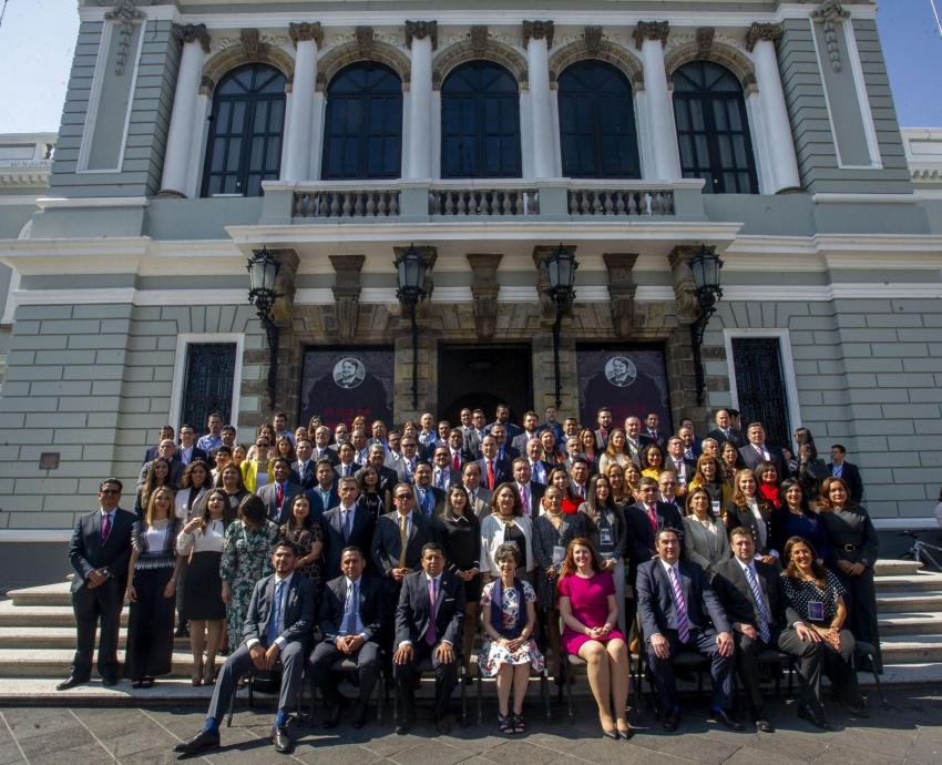 Debaten especialistas sobre construcción de ciudadanía, interculturalidad y desafíos democráticos