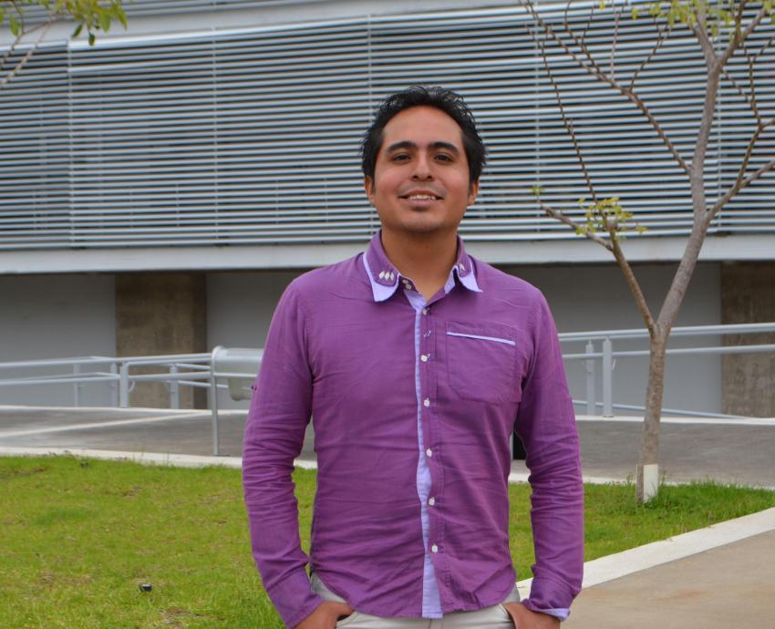 Estudiante del CUAAD crea juguete para ayudar a niños con dislexia