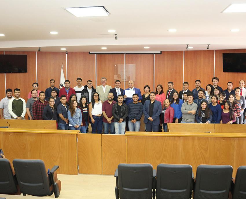 Reacreditan licenciatura en Abogado del CUSur
