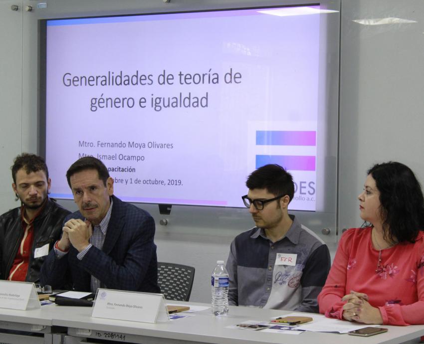 Dictan taller de género y masculinidades a personal del CUAAD