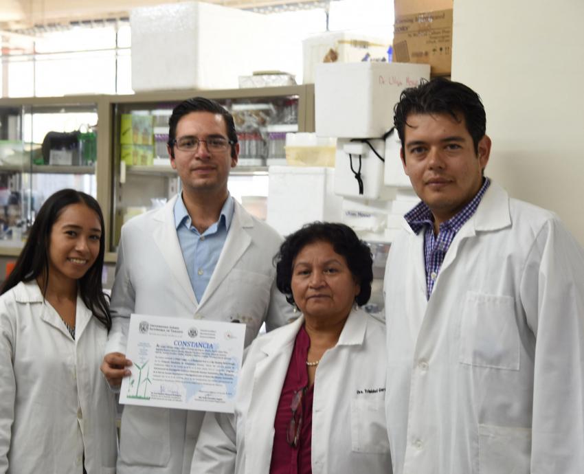 Estudiantes del CUCS son premiados por tesis sobre reducción de peso con extracto de árbol del neem
