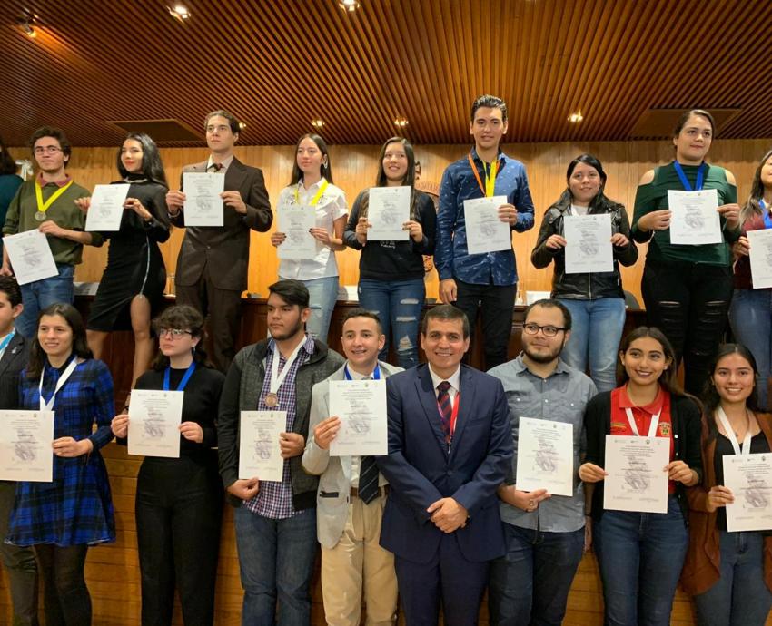 Premian a bachilleres triunfadores de la Octava Olimpiada Mexicana de Filosofía