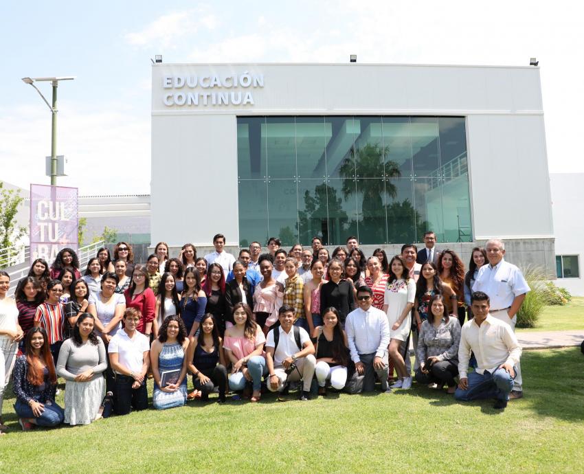Realizan 46 estudiantes del programa Delfín estancia con investigadores del CUNorte