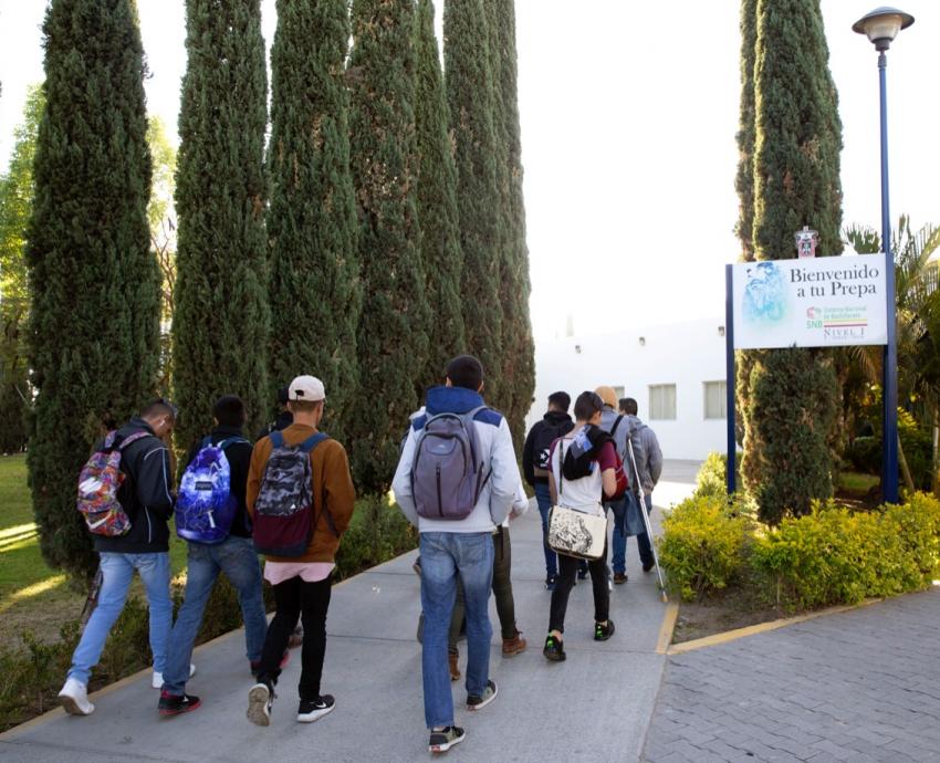 Por concluir la inscripción al Semestre Base para admitidos a bachillerato de la UdeG