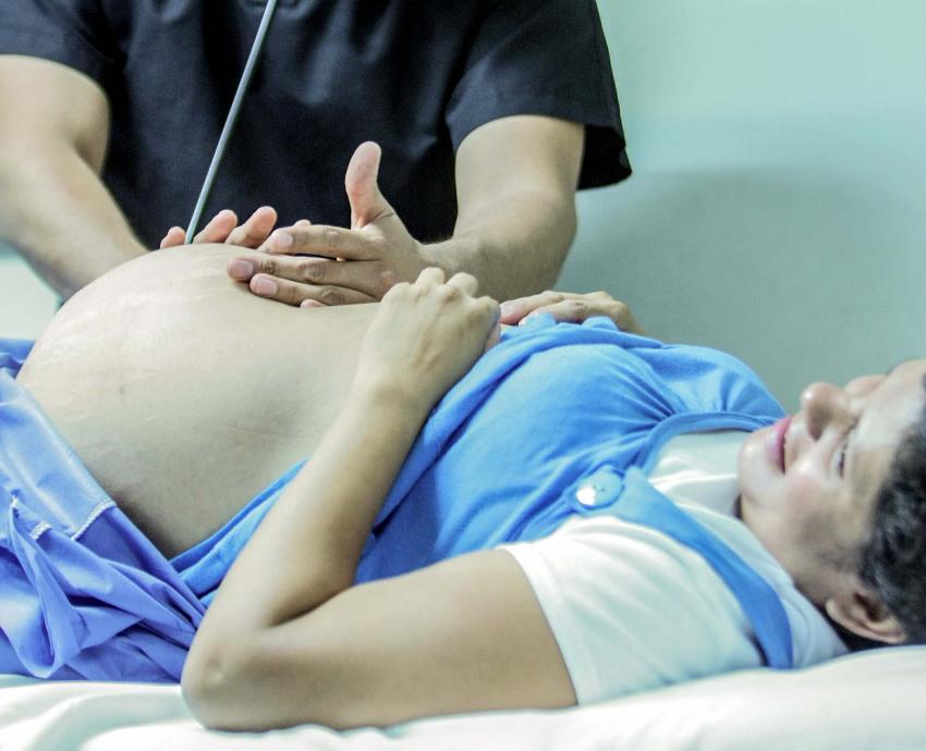 Mujeres embarazadas corren un alto riesgo ante COVID-19