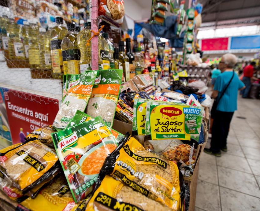 Especialista en favor de crear sellos para alertar si un producto tiene alimentos transgénicos