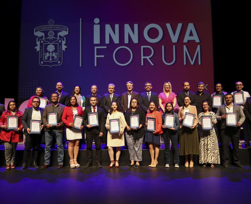 Premian a docentes que desarrollan prácticas de educación innovadora en las aulas