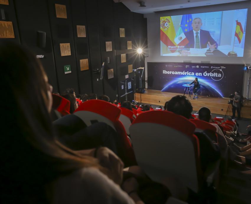 Astronauta Frank Rubio dialoga desde el espacio con niñas y niños en transmisión inédita de Canal 44