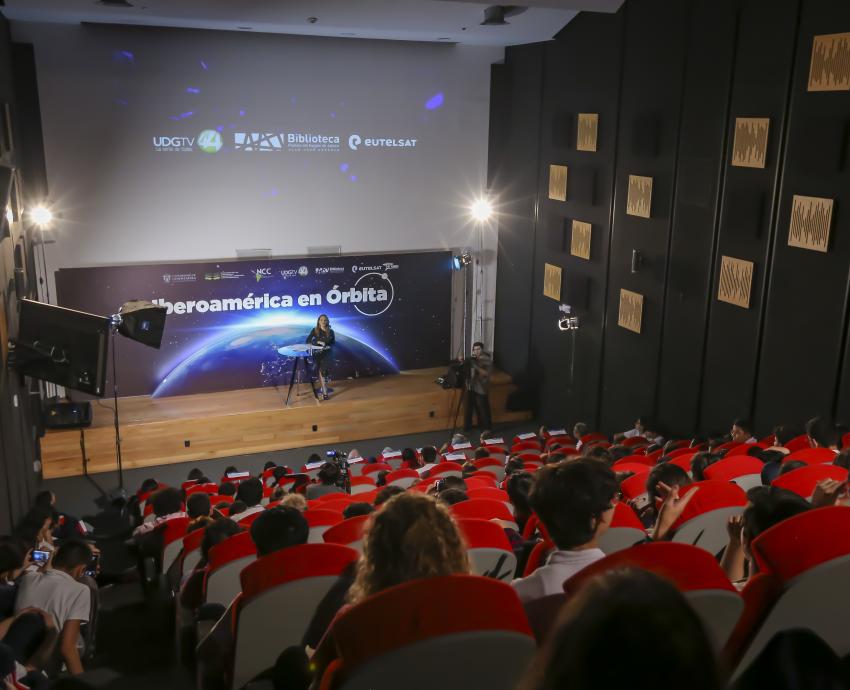 Astronauta Frank Rubio dialoga desde el espacio con niñas y niños en transmisión inédita de Canal 44