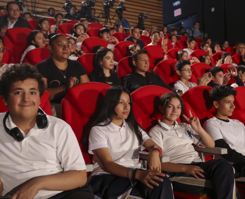 Astronauta Frank Rubio dialoga desde el espacio con niñas y niños en transmisión inédita de Canal 44
