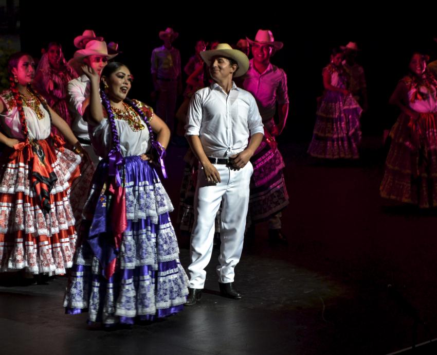 Enamora “Fandango de los novios” en el Conjunto Santander