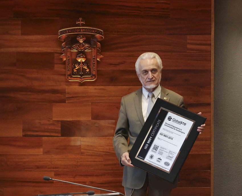 Renueva Prepa 5 certificación de calidad ISO 9001:2015