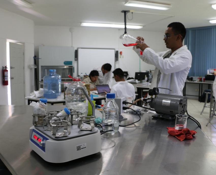 Desafía UdeG a doctorandos por tercer año consecutivo a exponer su tesis en 3 minutos