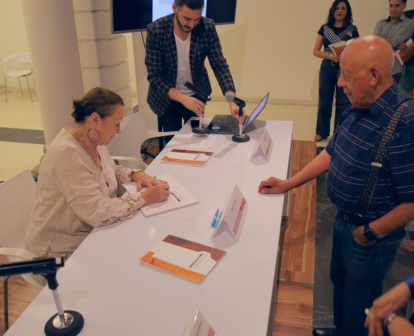 Rememoran legado escultórico de Dolores Ortiz, artista y académica del CUAAD