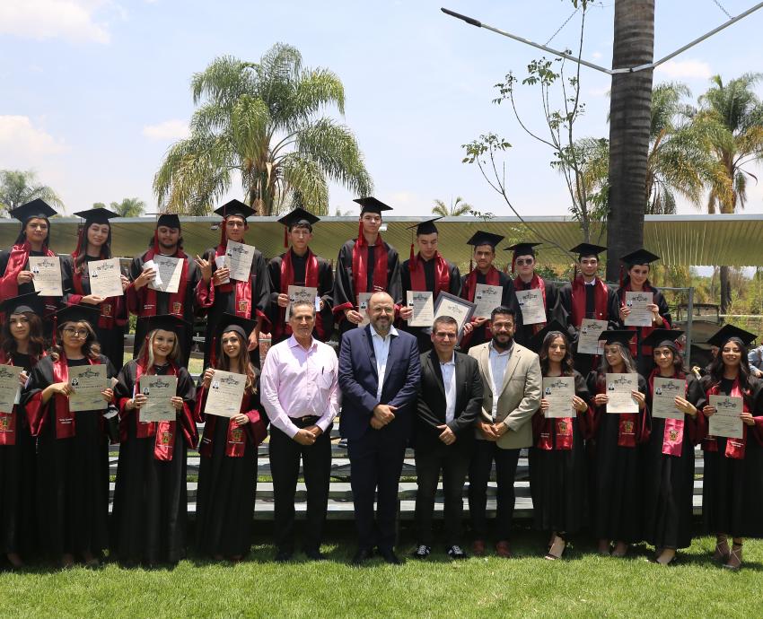 Apadrina Rector General a estudiantes de preparatorias de Los Altos