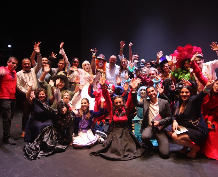 Alumnos de Preparatoria San José del Valle presentan obra de teatro en el CSAE completamente en inglés