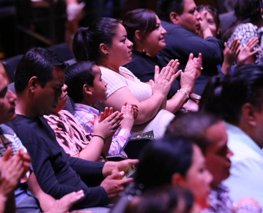 Alumnos de Preparatoria San José del Valle presentan obra de teatro en el CSAE completamente en inglés