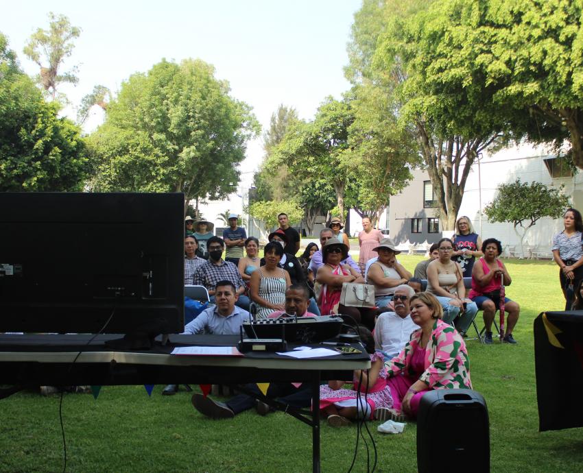 Develan mural de estudiante del CUAAD en corredor de arte del Museo de Ciencias Ambientales 