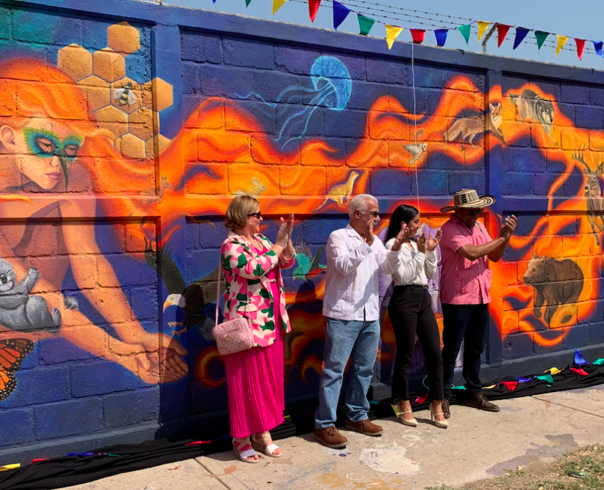 Develan mural de estudiante del CUAAD en corredor de arte del Museo de Ciencias Ambientales 