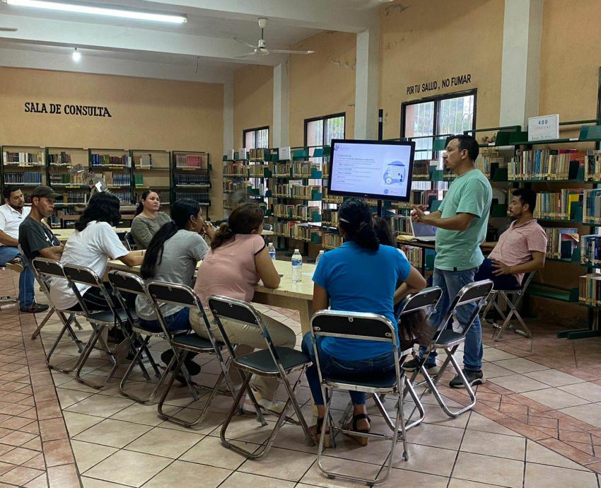 Egresado del CUAAD forma a jóvenes fotógrafos en las 12 regiones de Jalisco
