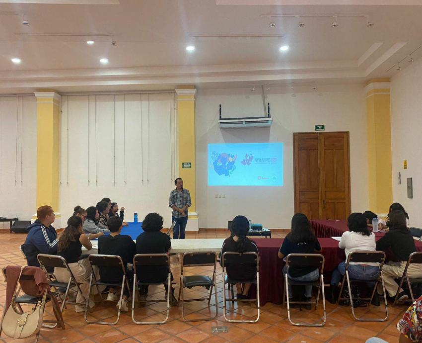 Egresado del CUAAD forma a jóvenes fotógrafos en las 12 regiones de Jalisco