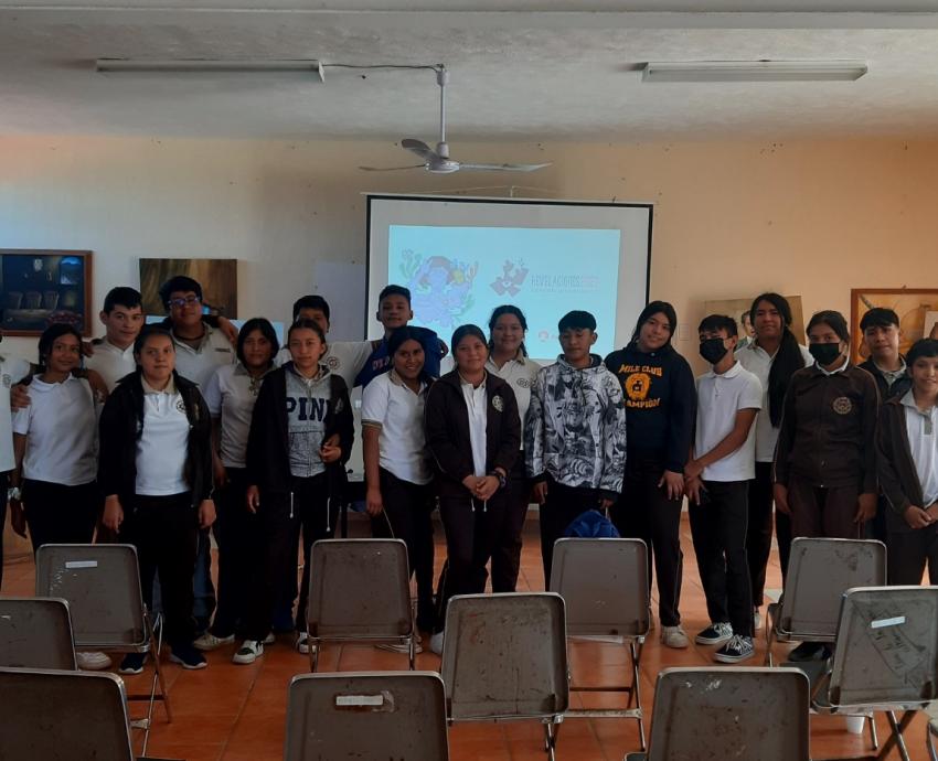 Egresado del CUAAD forma a jóvenes fotógrafos en las 12 regiones de Jalisco