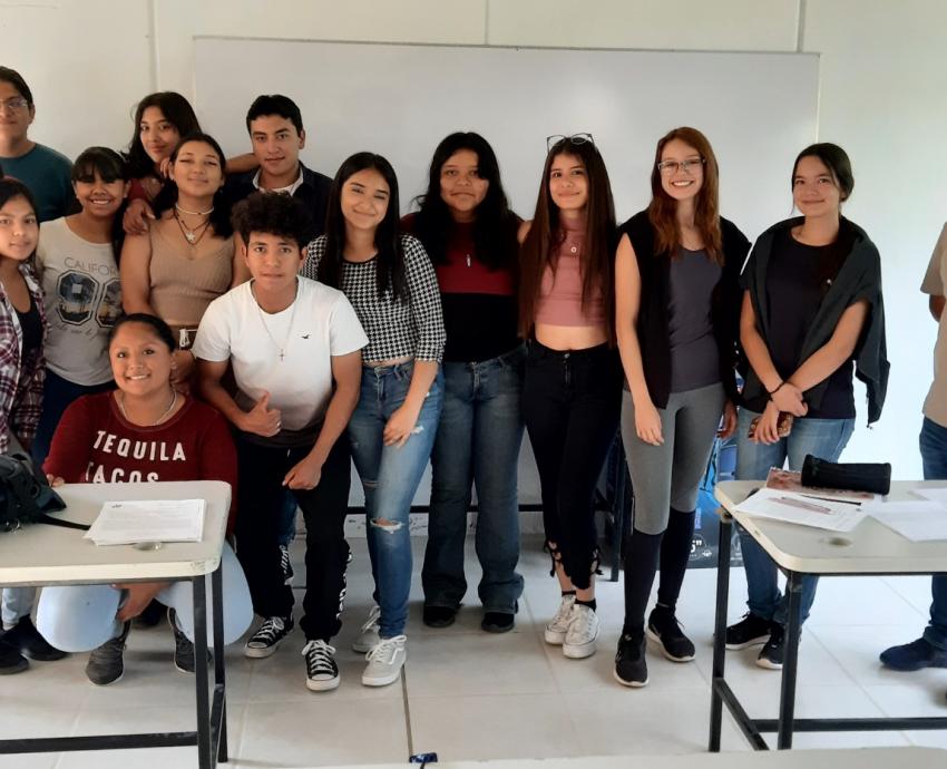 Egresado del CUAAD forma a jóvenes fotógrafos en las 12 regiones de Jalisco