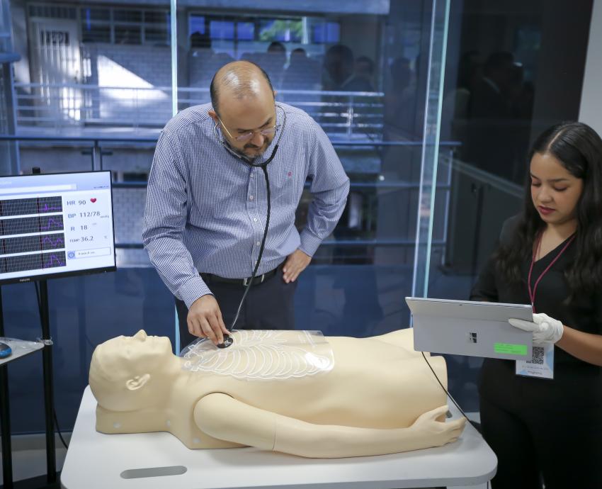 Prepara CUCS salas de simulación clínica para estudiantes de ciencias de la salud
