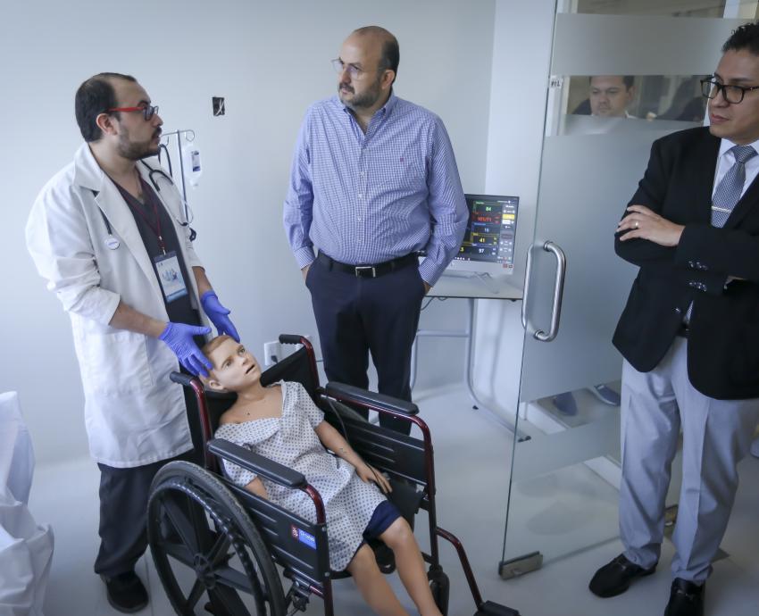 Prepara CUCS salas de simulación clínica para estudiantes de ciencias de la salud