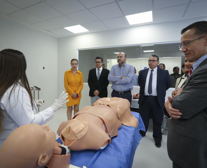 Prepara CUCS salas de simulación clínica para estudiantes de ciencias de la salud