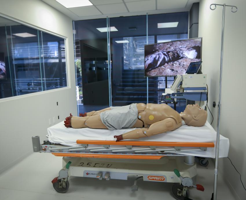 Prepara CUCS salas de simulación clínica para estudiantes de ciencias de la salud
