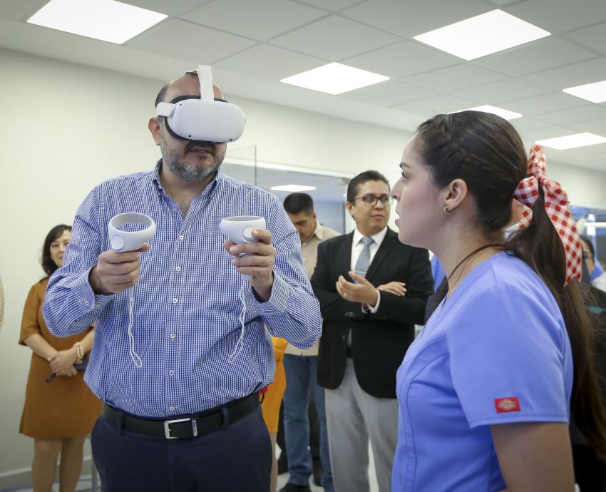Prepara CUCS salas de simulación clínica para estudiantes de ciencias de la salud