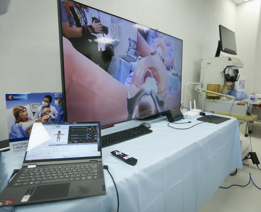 Prepara CUCS salas de simulación clínica para estudiantes de ciencias de la salud