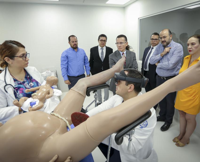 Prepara CUCS salas de simulación clínica para estudiantes de ciencias de la salud