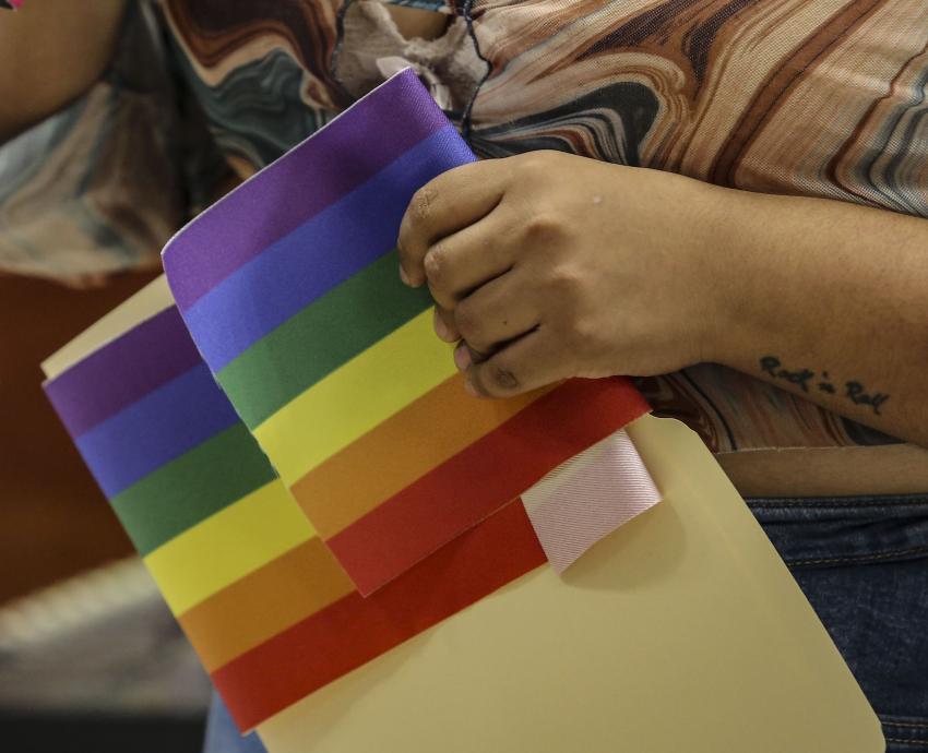 Inauguran “Ser comunidad LGBTTTIQ+”, exposición del orgullo en el lobby del edificio de Rectoría General