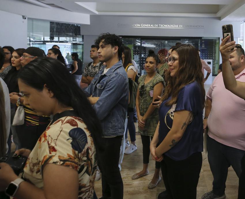 Inauguran “Ser comunidad LGBTTTIQ+”, exposición del orgullo en el lobby del edificio de Rectoría General