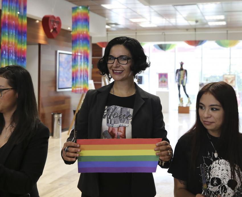 Inauguran “Ser comunidad LGBTTTIQ+”, exposición del orgullo en el lobby del edificio de Rectoría General