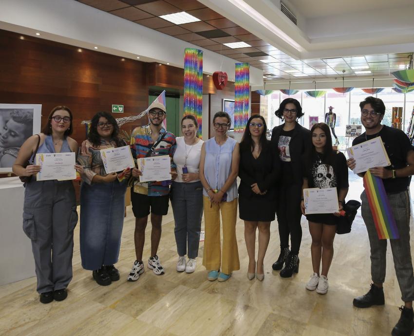 Inauguran “Ser comunidad LGBTTTIQ+”, exposición del orgullo en el lobby del edificio de Rectoría General