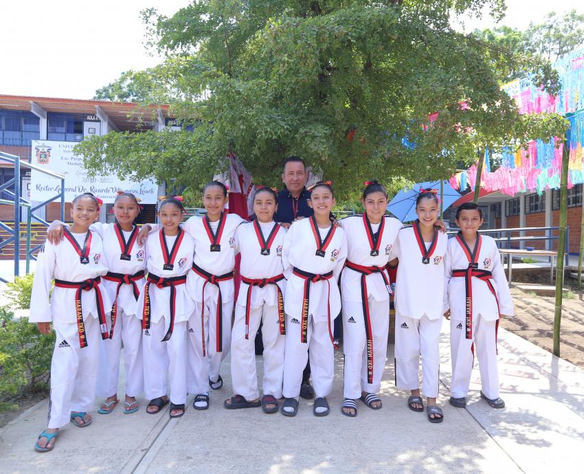 Rector General de la UdeG apadrina a egresados del Módulo Zapotitlán de Vadillo
