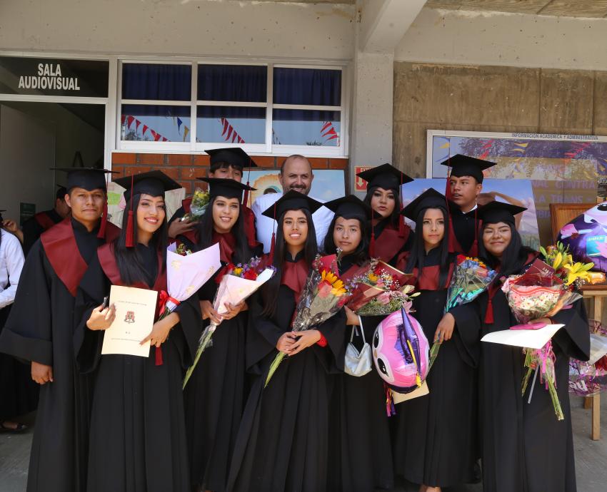 Rector General de la UdeG apadrina a egresados del Módulo Zapotitlán de Vadillo