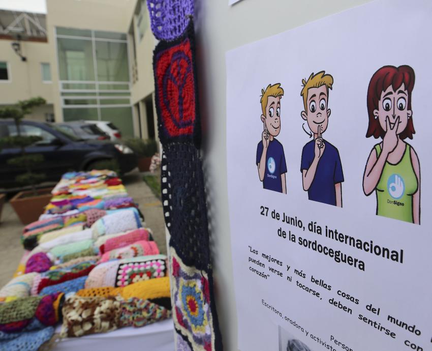 Con “grafiti tejido”, UDGVirtual concientiza sobre la sordoceguera