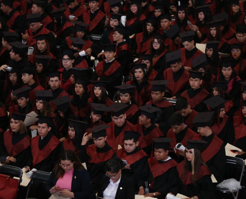 Rector General apadrina a la generación de egresados más grande de la Preparatoria Regional de Tlajomulco de Zúñiga y sus tres módulos