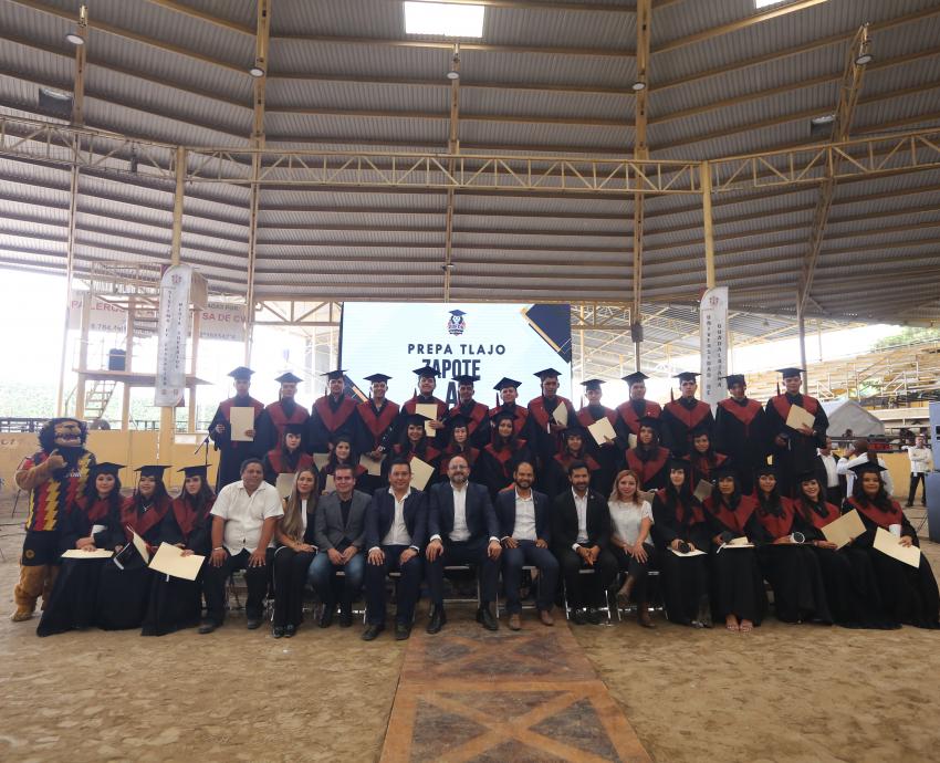 Rector General apadrina a la generación de egresados más grande de la Preparatoria Regional de Tlajomulco de Zúñiga y sus tres módulos