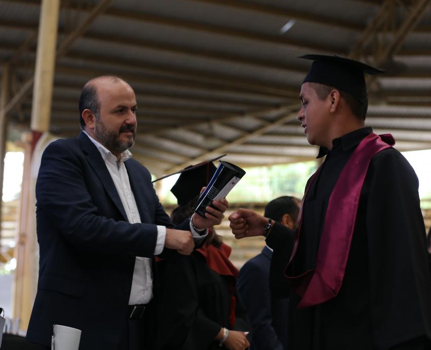 Rector General apadrina a la generación de egresados más grande de la Preparatoria Regional de Tlajomulco de Zúñiga y sus tres módulos
