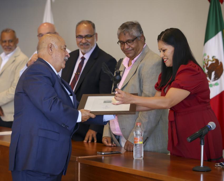 Entregan Galardón Colibrí a 14 académicos de la Red Universitaria por su defensa del medio ambiente