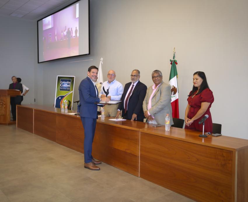 Entregan Galardón Colibrí a 14 académicos de la Red Universitaria por su defensa del medio ambiente